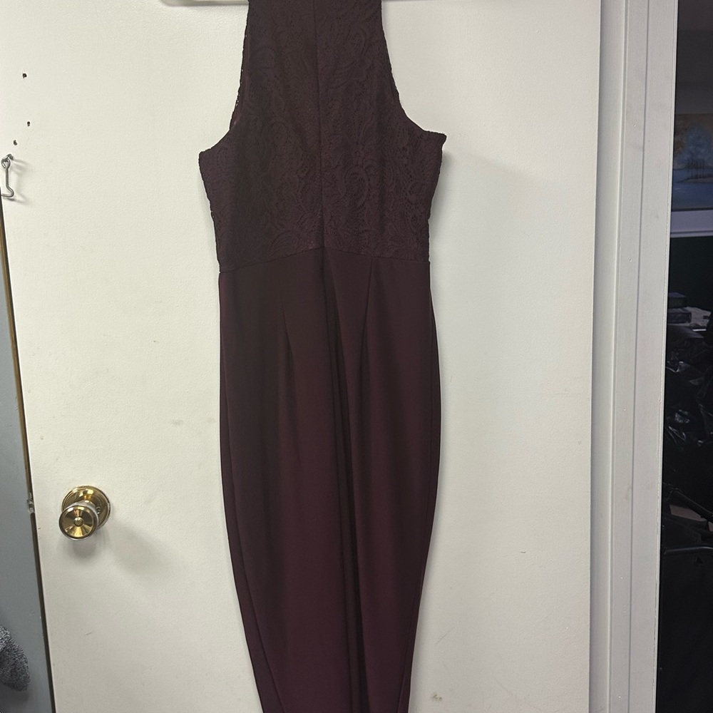 Elegant Burgundy Lace Dress - Picture 4 of 4